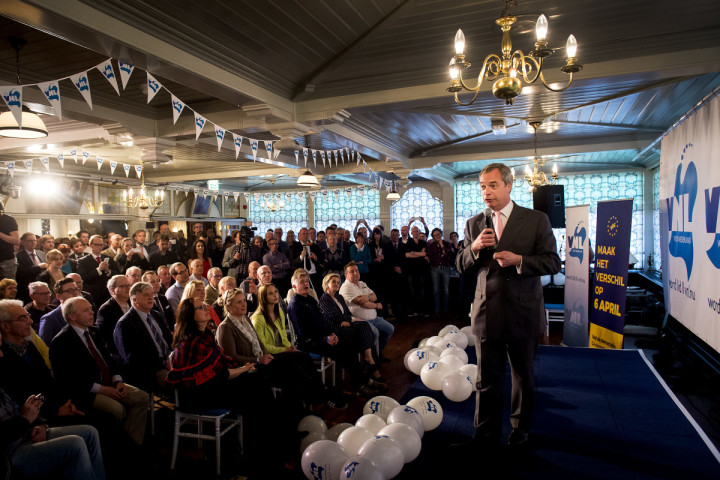 2016-04-04 18:34:37 VOLENDAM - Nigel Farage van de Britse UKIP tijdens het GeenPeil evenement in Hotel Spaander. De politicus is in Nederland om het nee-kamp van GeenPeil te ondersteunen. ANP KOEN VAN WEEL