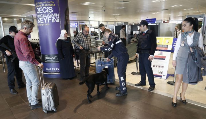 2016-03-23 14:11:49 epa05227282 Turkish police with a K-9 dog search luggage in an area at Ataturk Airport in Istanbul, Turkey, 23 March 2016. Security was tightened across Europe and transport links paralysed after terrorists carried out attacks at Brussels airport and the metro system on 22 March 2016 which claimed multiple lives and injured many others. EPA/SEDAT SUNA