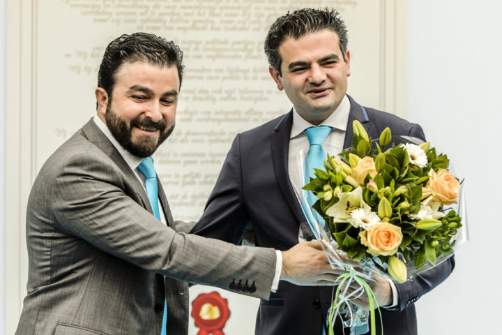 2016-03-19 12:49:21 ROTTERDAM - Partijvoorzitter Selcuk Ozturk (L) en lijsttrekker Tunahan Kuzu tijdens de opening van het partijbureau van de politieke beweging Denk. ANP REMKO DE WAAL