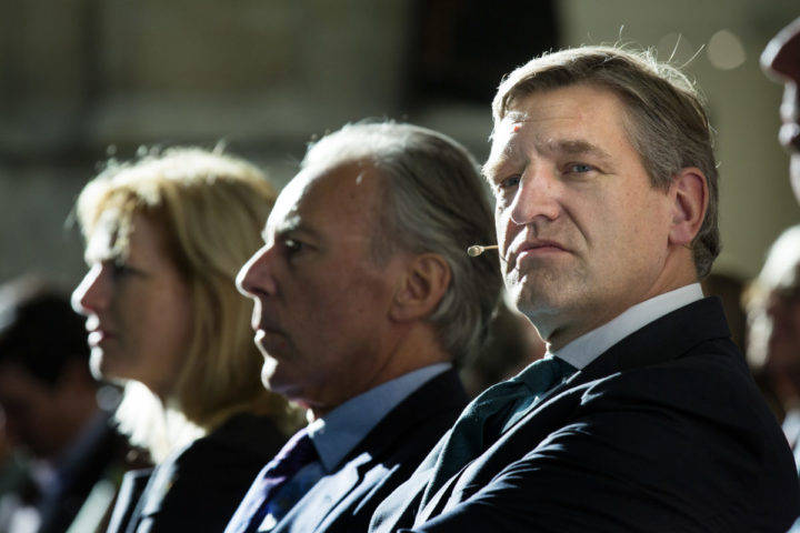 2014-11-08 12:48:42 ALKMAAR - Elco Brinkman (L), fractievoorzitter in de Eerste Kamer, en Sybrand Buma, fractievoorzitter in de Tweede Kamer, tijdens het najaarscongres van het CDA. ANP BART MAAT