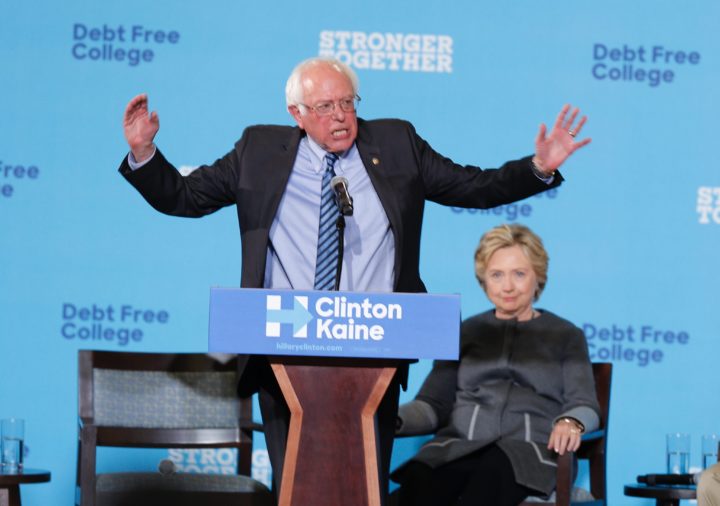 2016-09-28 15:12:11 epa05560803 US Independent Senator from Vermont Bernie Sanders (L) speaks during a campaign stop with Democratic candidate for United States President Hillary Clinton (R), where they talked about Clinton's plan for less expensive education, at the University of New Hampshire in Durham, New Hampshire, USA, 28 September 2016. EPA/CJ GUNTHER