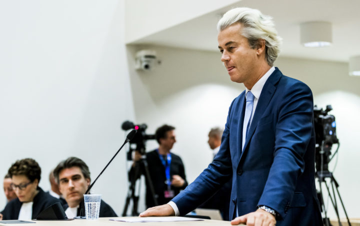 2016-11-23 16:48:41 SCHIPHOL - Geert Wilders neemt het woord in de rechtbank op Schiphol in de zaak rond de minder Marokkanen-uitspraken van de PVV-leider. Wilders maakt gebruik van zijn recht op het laatste woord in het proces. ANP REMKO DE WAAL