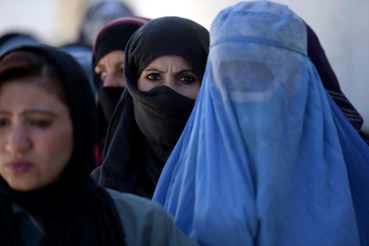 2016-06-23 09:09:06 Afghan women line up to receive food donations during the month of Ramadan in Kabul on June 23, 2016.