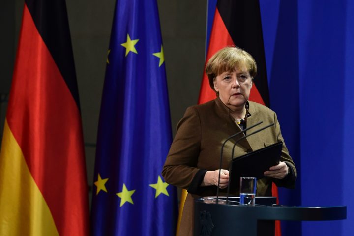2016-12-23 14:02:27 German Chancellor Angela Merkel address a press conference at the Chancellery in Berlin on December 23, 2016 after Tunisian Anis Amri, the suspected Christmas market attacker, was killed when he opened fire on Italian police in Milan. / AFP PHOTO / Tobias SCHWARZ
