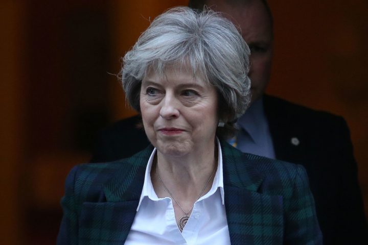 2017-01-17 11:37:11 British Prime Minister Theresa May leaves 10 Downing Street in London on January 17, 2017. May chaired the weekly meeting of the Cabinet ahead of a major speech in which she is expected to say she favours a clean break from the European Union, dismissing a "half-in, half-out" Brexit deal with Brussels. / AFP PHOTO / Daniel LEAL-OLIVAS