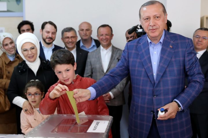 2017-04-16 11:42:38 epa05910546 Turkish President Recep Tayyip Erdogan (R) cast his vote with his grandson Mehmet Akif (L) as his wife Emine (L-back) and granddaughter Mahinur acompany him at a polling station for a referendum on the constitutional reform in Istanbul, Turkey, 16 April 2017. The proposed reform, passed by Turkish parliament on 21 January, would change the country's parliamentarian system of governance into a presidential one, which the opposition denounced as giving more power to Turkish president Recep Tayyip Erdogan. EPA/TOLGA BOZOGLU