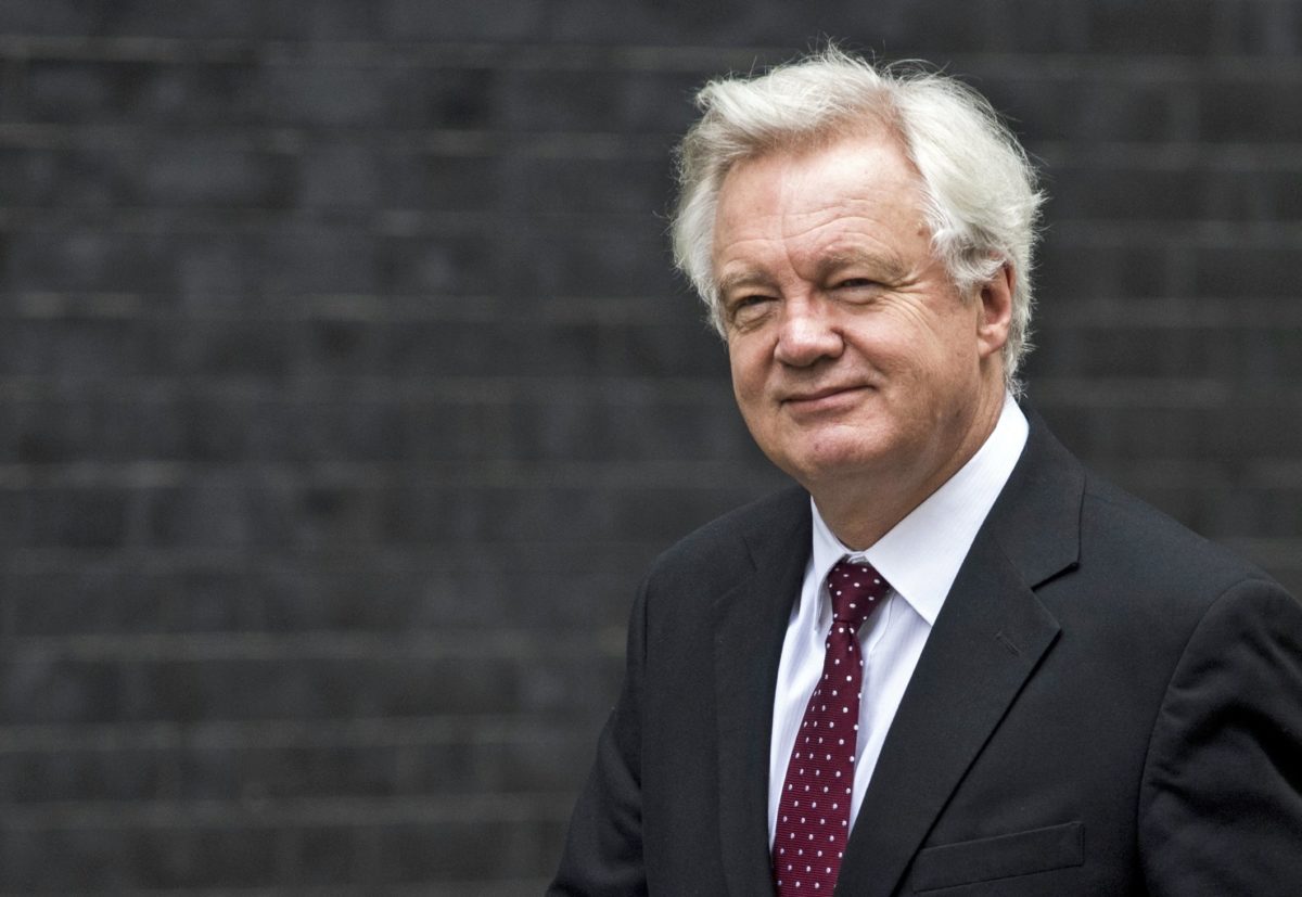 Om deze reden stapt Brexit-minister David Davis op - EWmagazine.nl