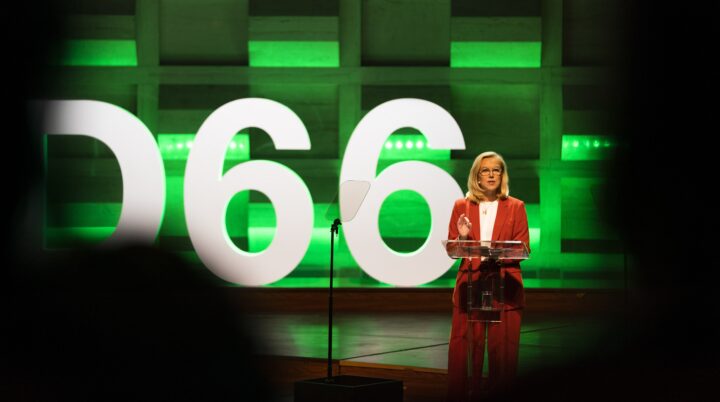 D66