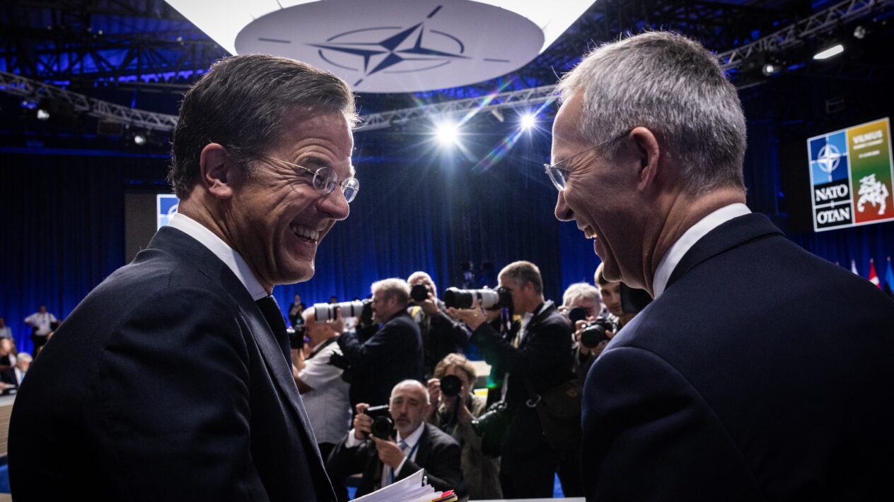 Mark Rutte is nu het gezicht van de NAVO. Wat gaat hij er doen? - EW