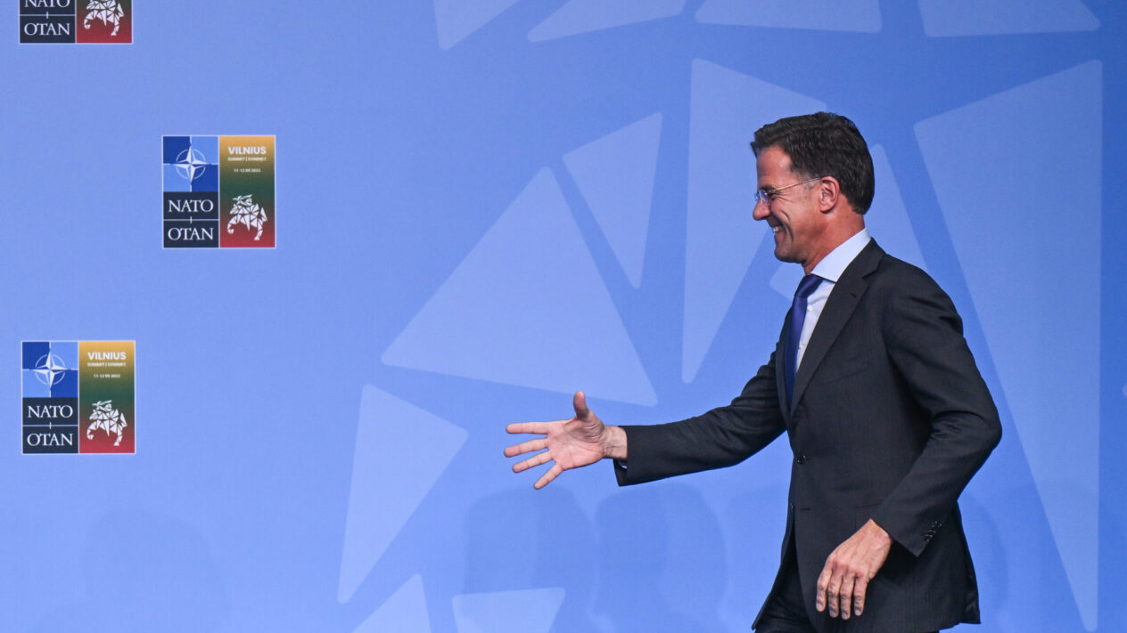 Kan Rutte premier blijven als hij in april tot NAVO-topman wordt ...
